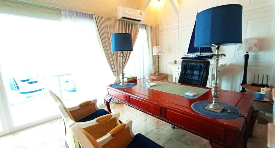 For sale 3 bedrooms condo in South Pattaya, Pattaya