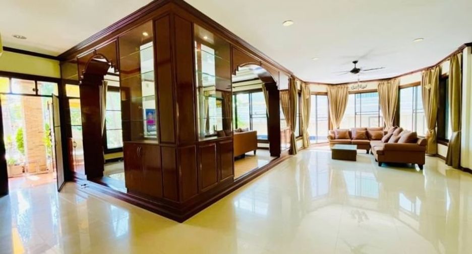 For sale and for rent 4 bedrooms house in Bang Lamung, Chonburi