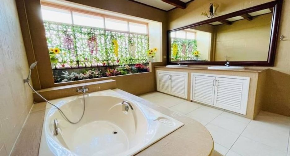 For sale and for rent 4 bedrooms house in Bang Lamung, Chonburi