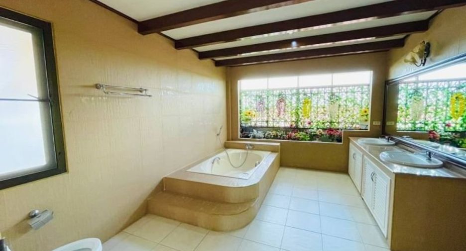 For sale and for rent 4 bedrooms house in Bang Lamung, Chonburi