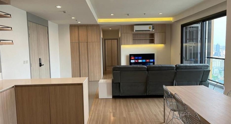 Condo en alquiler de 3 habitaciones en Phaya Thai, Bangkok