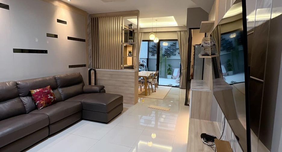 For rent and for sale 3 bed townhouse in Lat Phrao, Bangkok