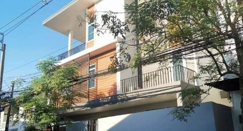 For sale 6 Beds house in Chatuchak, Bangkok