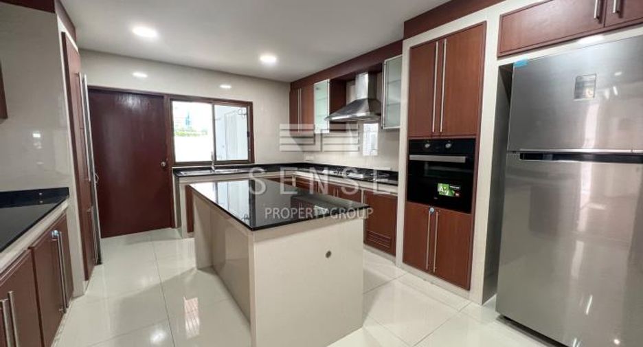 For rent 3 bedrooms condo in Khlong Toei, Bangkok