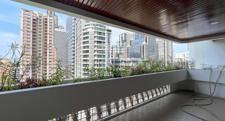 For rent 3 bedrooms condo in Khlong Toei, Bangkok
