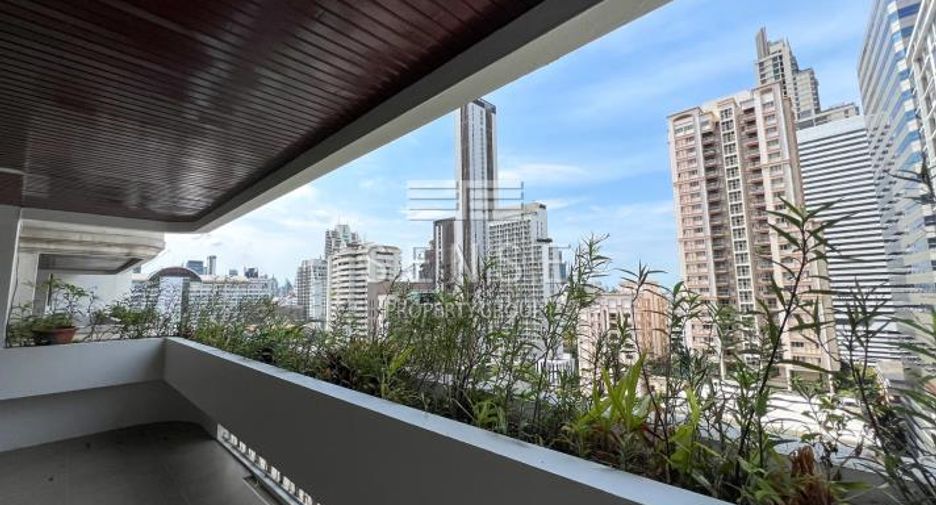 For rent 3 bedrooms condo in Khlong Toei, Bangkok
