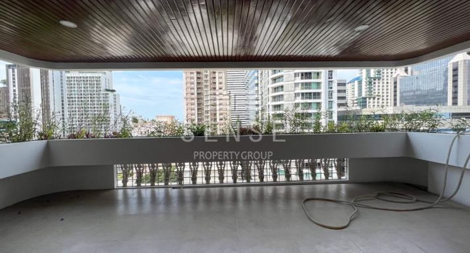 For rent 3 bedrooms condo in Khlong Toei, Bangkok
