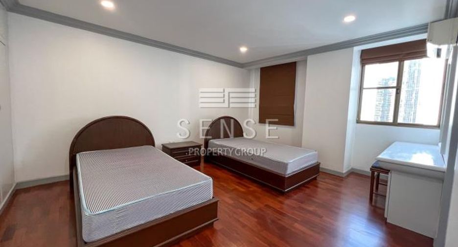 For rent 3 bedrooms condo in Khlong Toei, Bangkok
