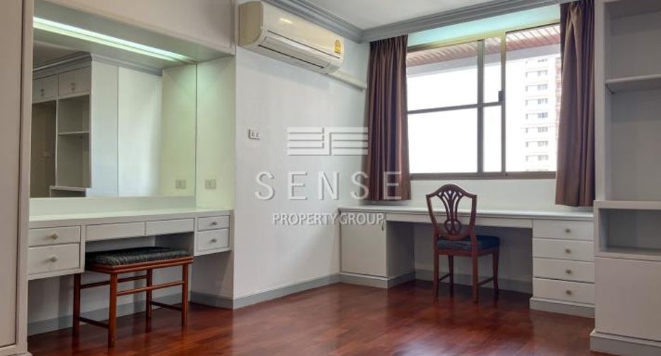 For rent 3 bedrooms condo in Khlong Toei, Bangkok