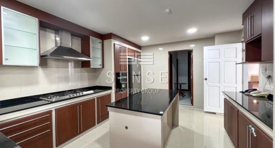 For rent 3 bedrooms condo in Khlong Toei, Bangkok