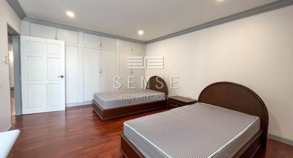 For rent 3 bedrooms condo in Khlong Toei, Bangkok