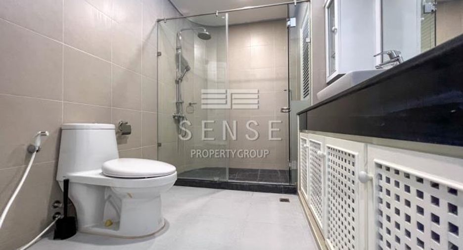 For rent 3 bedrooms condo in Khlong Toei, Bangkok