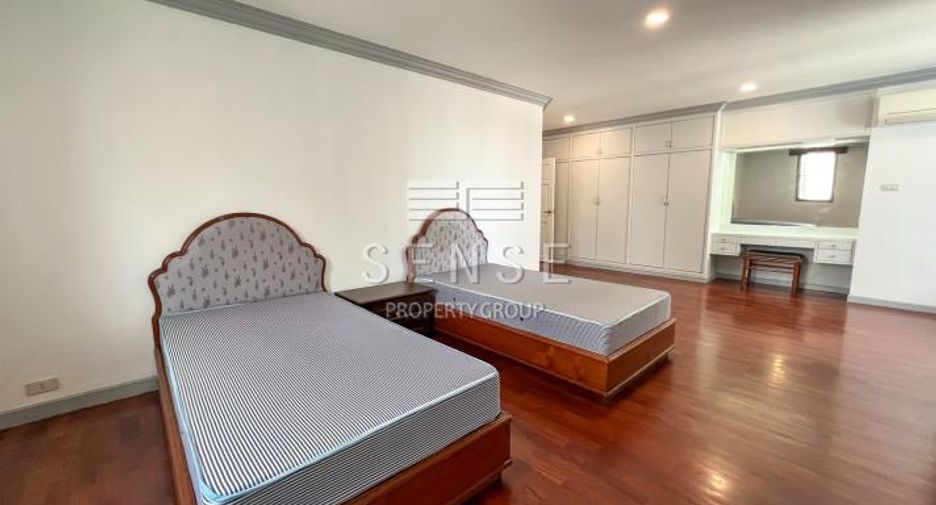 For rent 3 bedrooms condo in Khlong Toei, Bangkok
