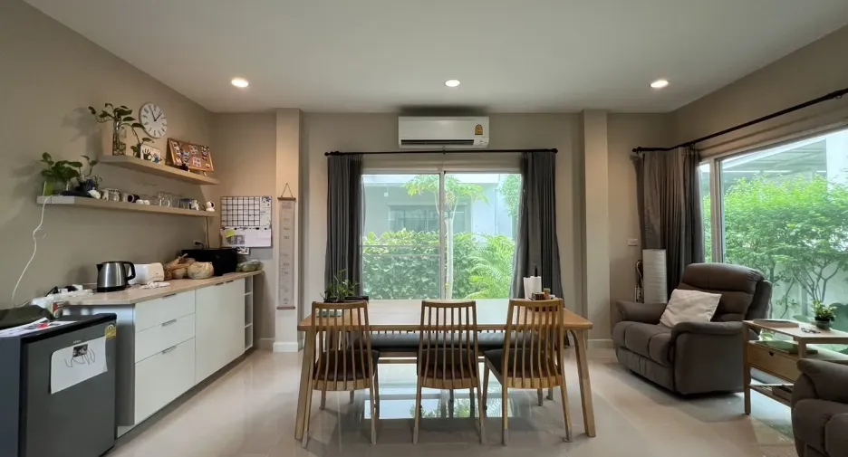 Haus zur Miete und zum Kauf mit 4 Zimmer in Saphan Sung, Bangkok