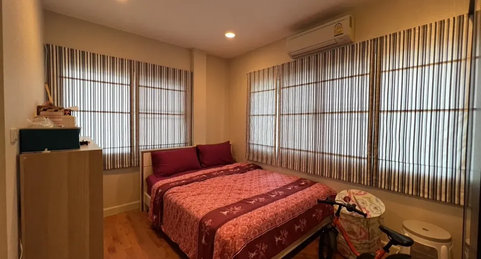 Haus zur Miete und zum Kauf mit 4 Zimmer in Saphan Sung, Bangkok