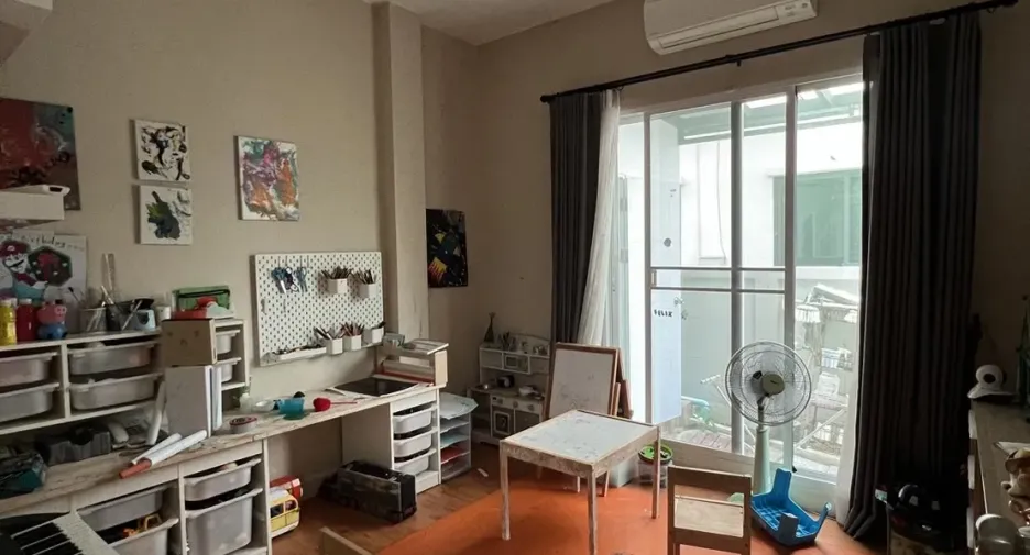 Haus zur Miete und zum Kauf mit 4 Zimmer in Saphan Sung, Bangkok