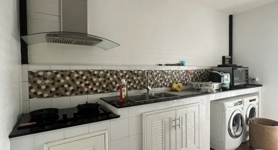 Haus zur Miete und zum Kauf mit 4 Zimmer in Saphan Sung, Bangkok