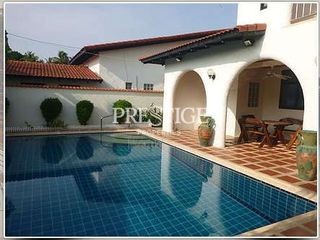 Casa en venta y en alquiler de 4 habitaciones en Bang Lamung, Chonburi