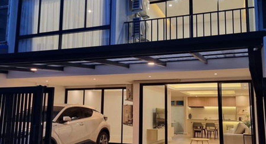 For rent 4 bed townhouse in Khlong Toei, Bangkok