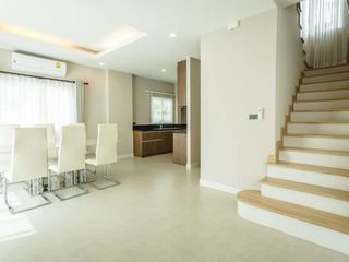 Casa en alquiler de 3 habitaciones en Bang Lamung, Chonburi