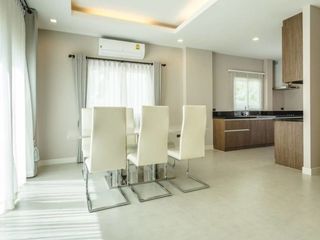 Casa en alquiler de 3 habitaciones en Bang Lamung, Chonburi