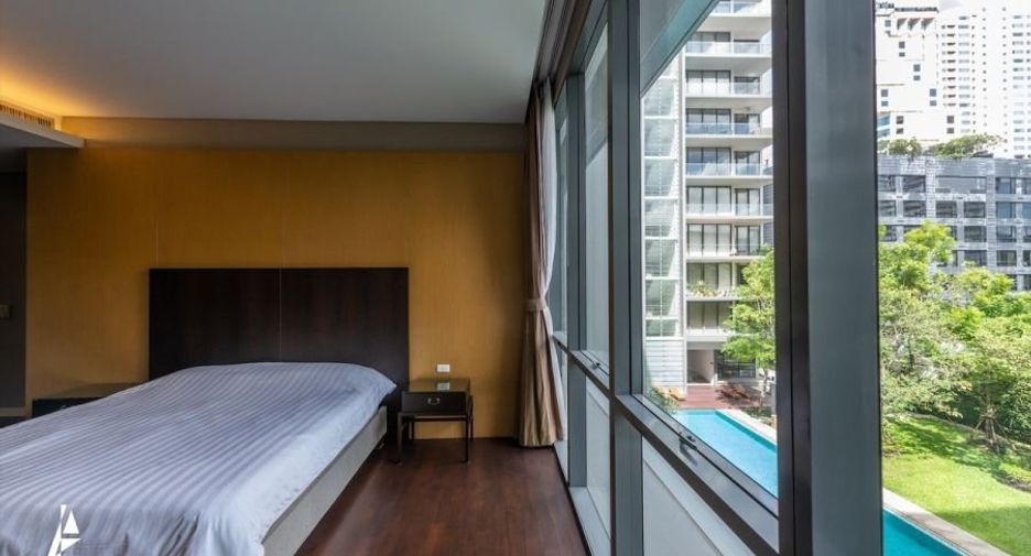 For rent 3 bedrooms condo in Khlong Toei, Bangkok