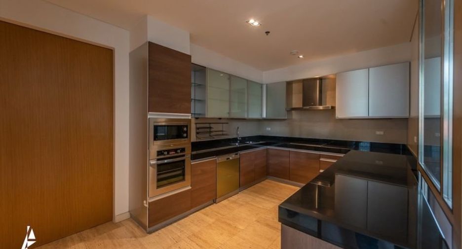 For rent 3 bedrooms condo in Khlong Toei, Bangkok