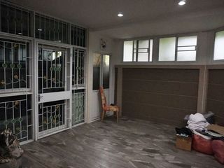 Casa adosada en alquiler y en venta de 4 habitaciones en Phra Khanong, Bangkok