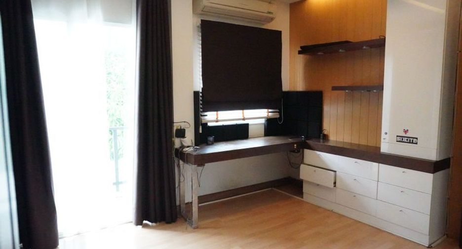 For rent and for sale 4 bed townhouse in Phra Khanong, Bangkok