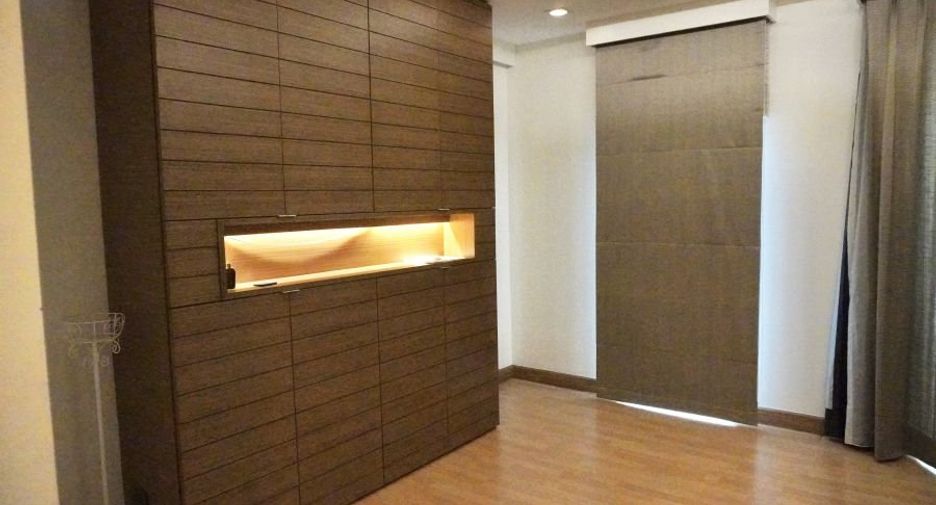 For rent そして for sale 4 Beds townhouse in Phra Khanong, Bangkok