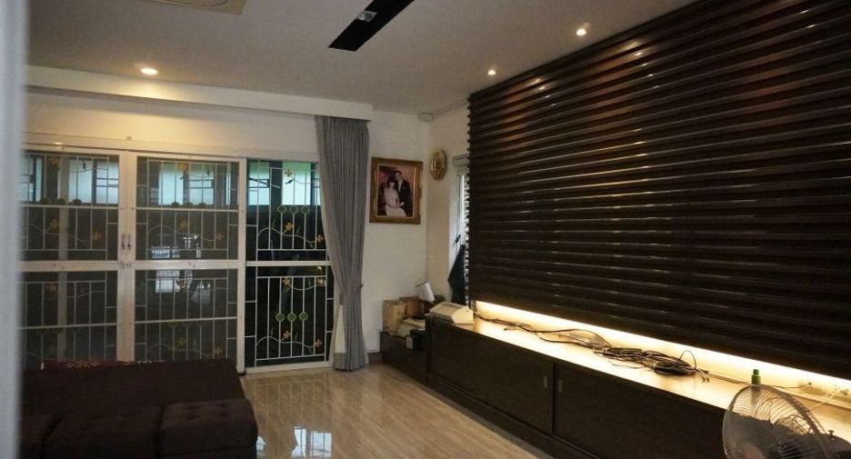 For rent そして for sale 4 Beds townhouse in Phra Khanong, Bangkok