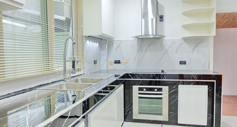 Casa en alquiler y en venta de 3 habitaciones en Bang Lamung, Chonburi