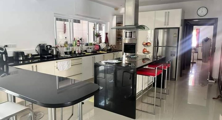 For sale 4 bed house in Bang Lamung, Chonburi