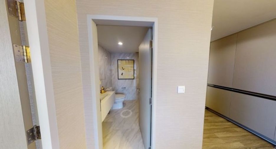 For sale 3 bedrooms condo in Khlong Toei, Bangkok