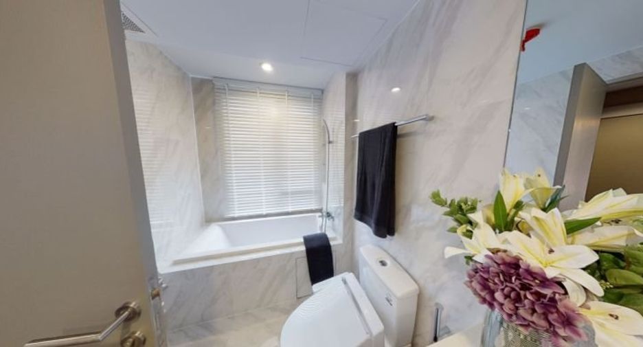 For sale 3 bedrooms condo in Khlong Toei, Bangkok