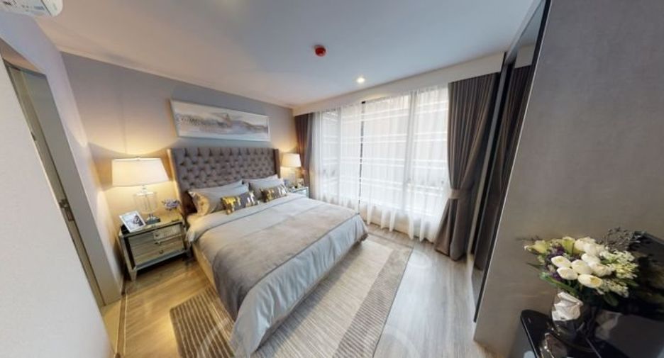 For sale 3 bedrooms condo in Khlong Toei, Bangkok