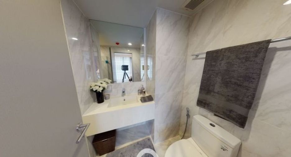 For sale 3 bedrooms condo in Khlong Toei, Bangkok