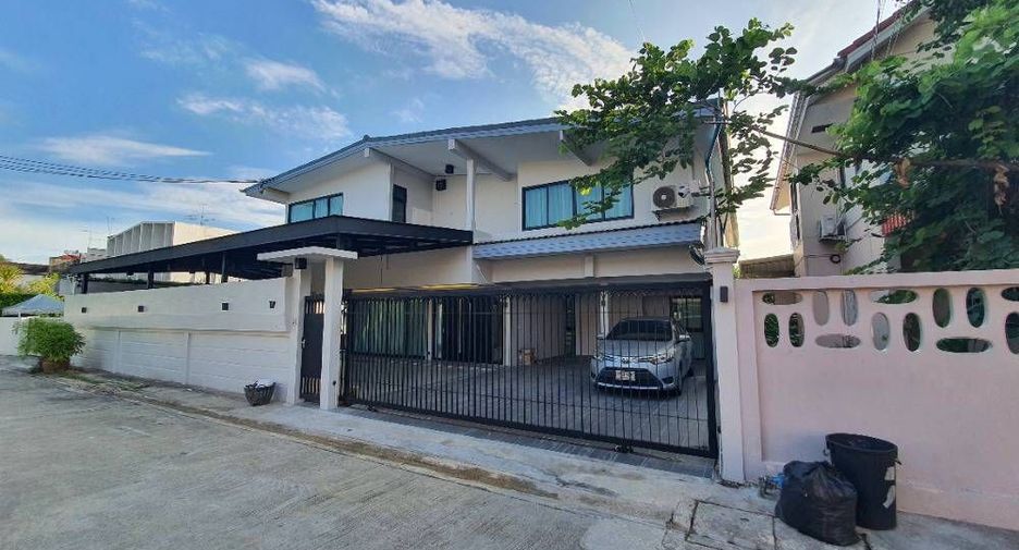 For rent 5 Beds house in Lat Phrao, Bangkok