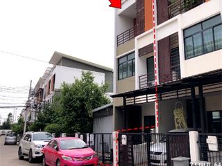 For sale 2 bed townhouse in Bang Khae, Bangkok