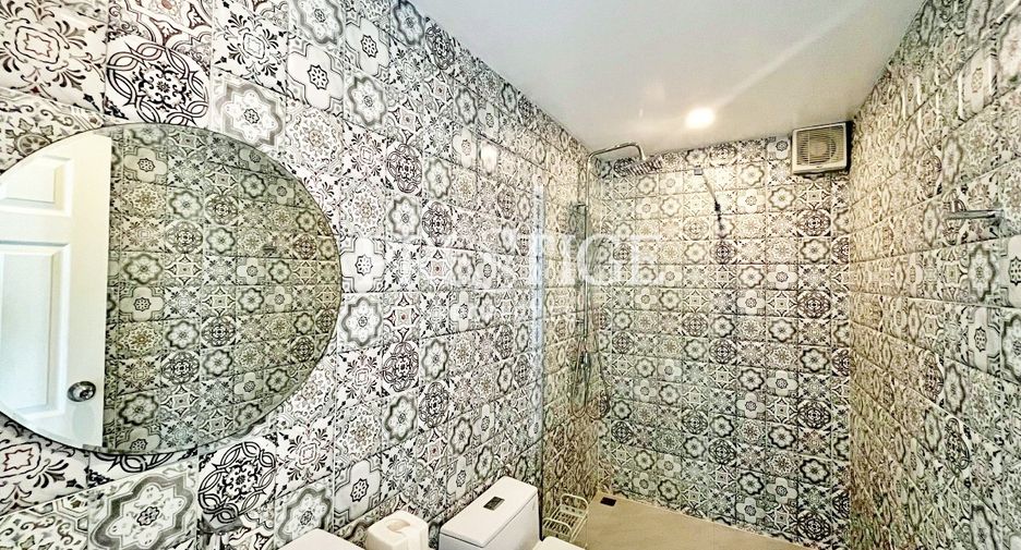 For sale 6 ベッドルーム house in Sattahip, Chonburi