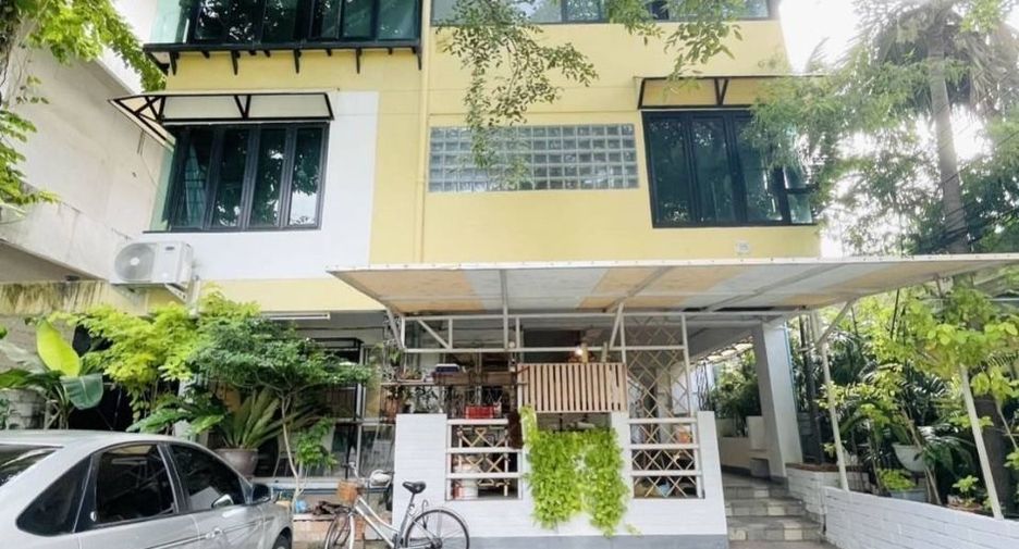 For rent 3 Beds apartment in Chatuchak, Bangkok