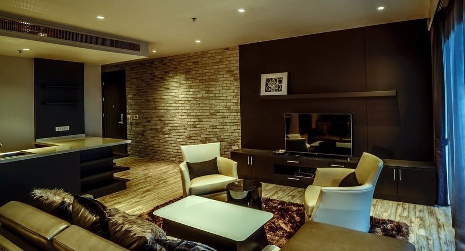 Condo en alquiler y en venta de 3 habitaciones en Khlong Toei, Bangkok