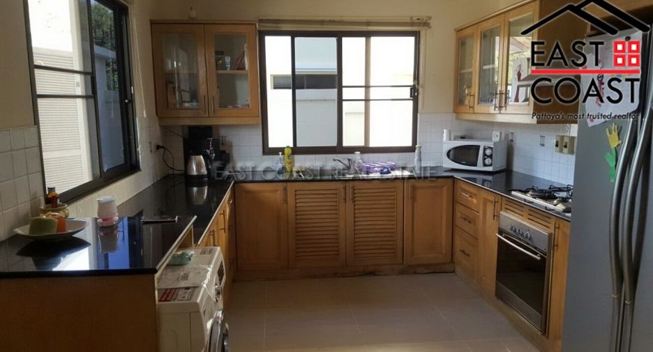 For sale 4 bedrooms house in East Pattaya, Pattaya