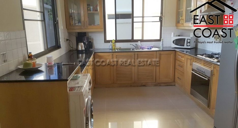 For sale 4 bedrooms house in East Pattaya, Pattaya