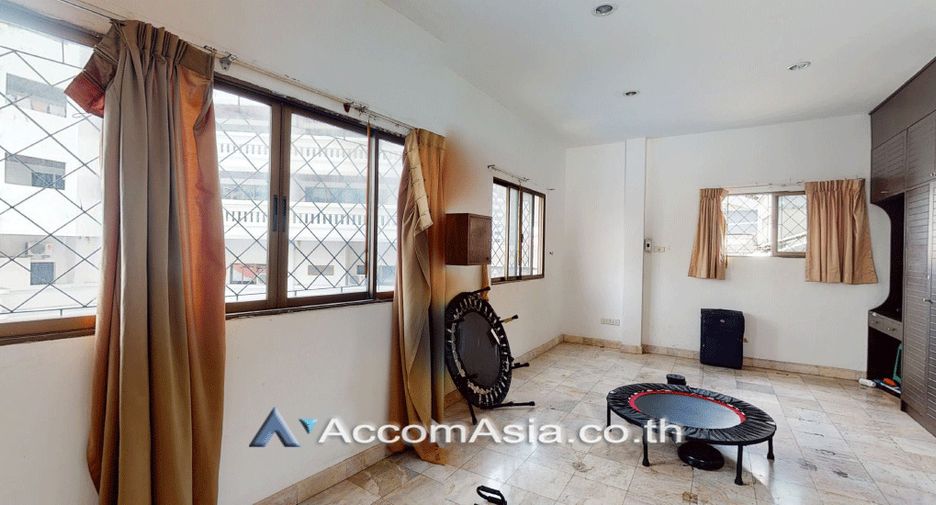 For rent and for sale 10 bed house in Khlong Toei, Bangkok