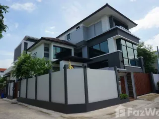 For sale 5 Beds house in Din Daeng, Bangkok