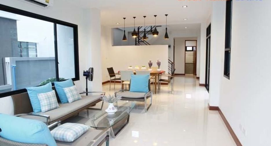 For sale 4 bedrooms house in Thawi Watthana, Bangkok