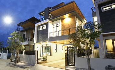 For sale 4 bedrooms house in Thawi Watthana, Bangkok
