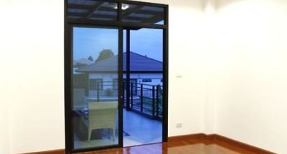 For sale 4 bedrooms house in Thawi Watthana, Bangkok