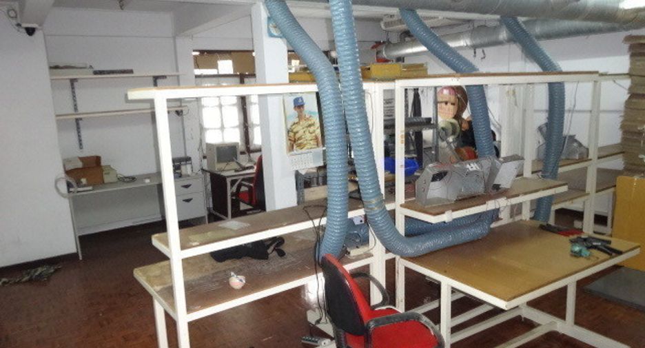 For sale 5 bedrooms retail Space in Phra Khanong, Bangkok